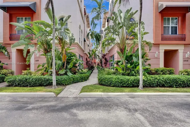 $550,000 | 1033 Northeast 17th Way, Unit 1904, Fort Lauderdale, FL 33304