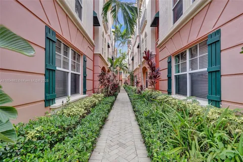 $550,000 | 1033 Northeast 17th Way, Unit 1904, Fort Lauderdale, FL 33304