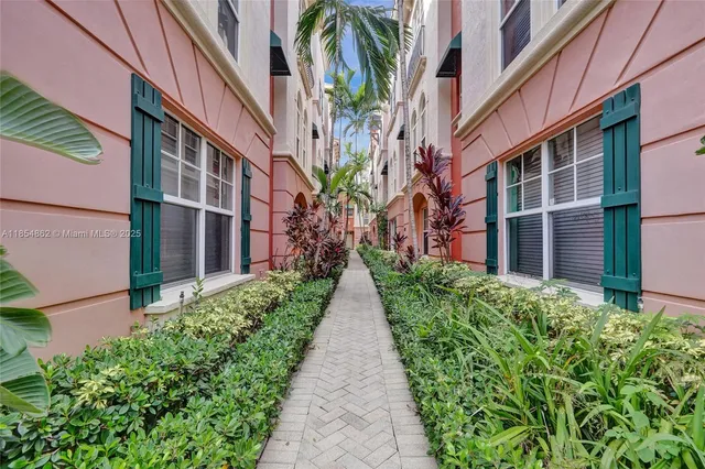 $550,000 | 1033 Northeast 17th Way, Unit 1904, Fort Lauderdale, FL 33304