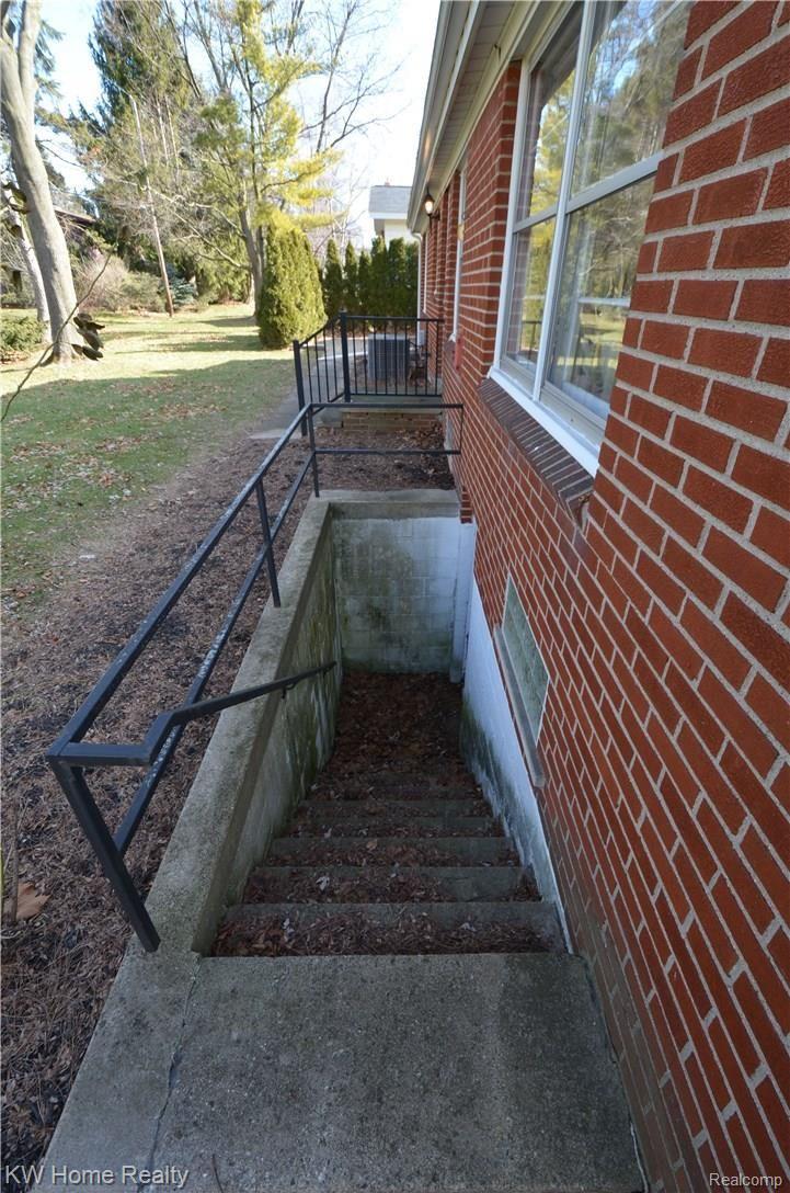 32290 Red Clover Road Farmington, MI 48334 - Photo 26 of 41 Basementegress.JPG