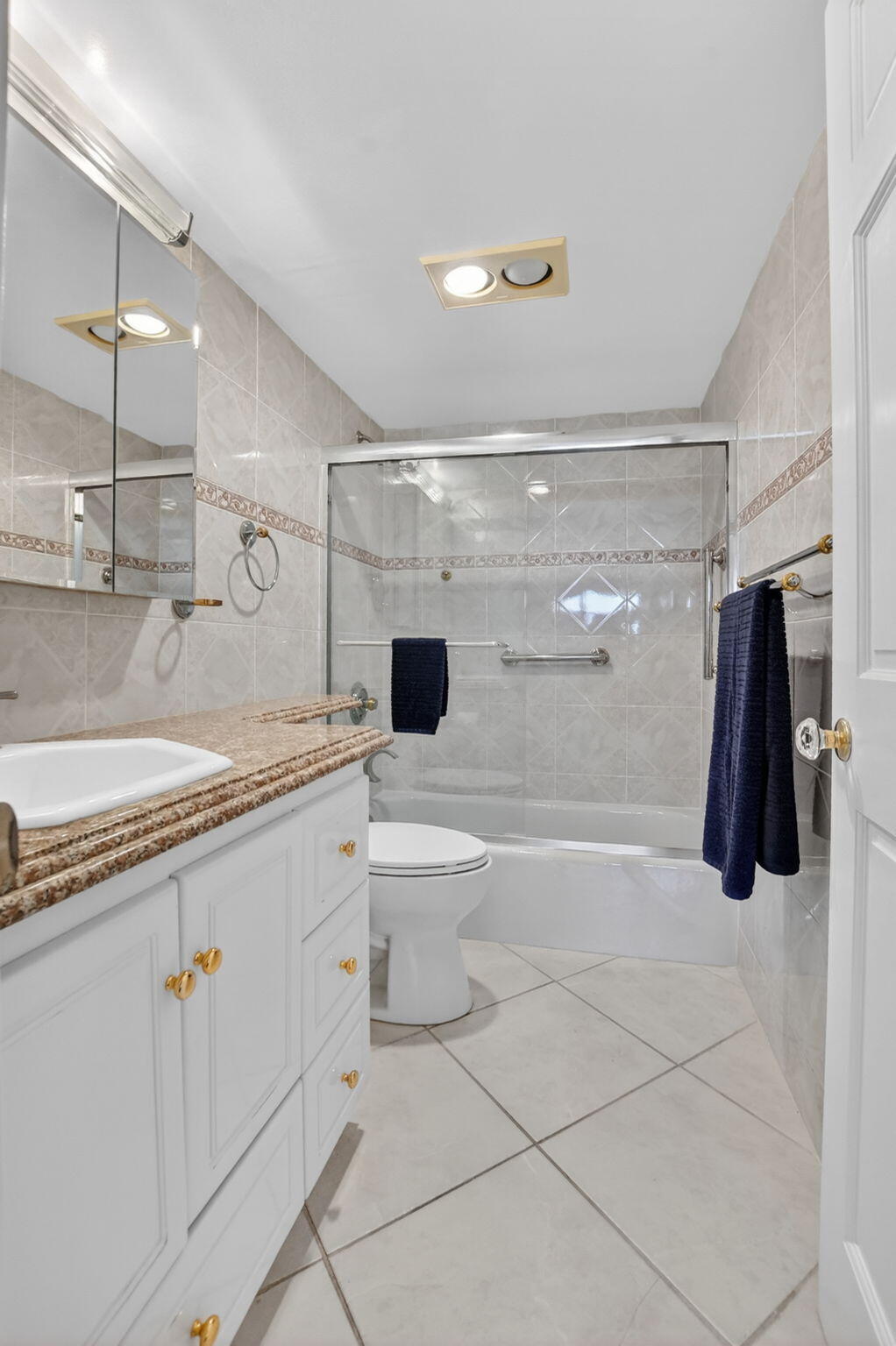 2121 North Ocean Boulevard, Unit 805W Boca Raton, FL 33431 - Photo 11 of 31 2121 N. OCEAN BLVD. #805W