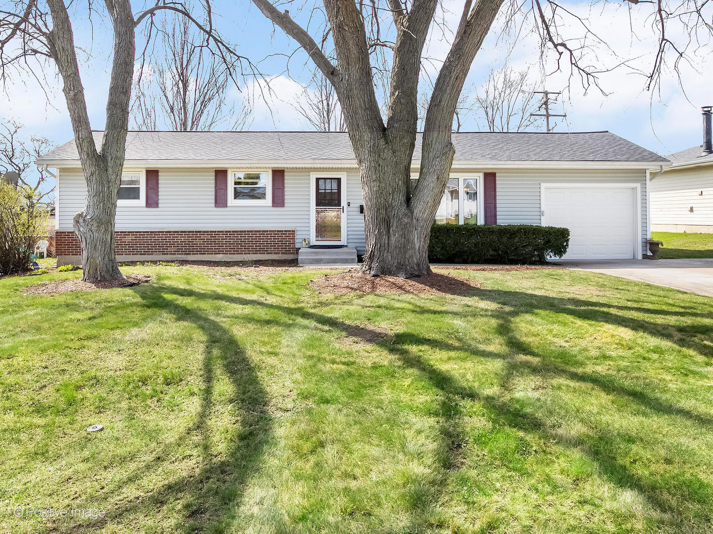 390 Arrowhead Trail Carol Stream, IL 60188 - Photo 1 of 2