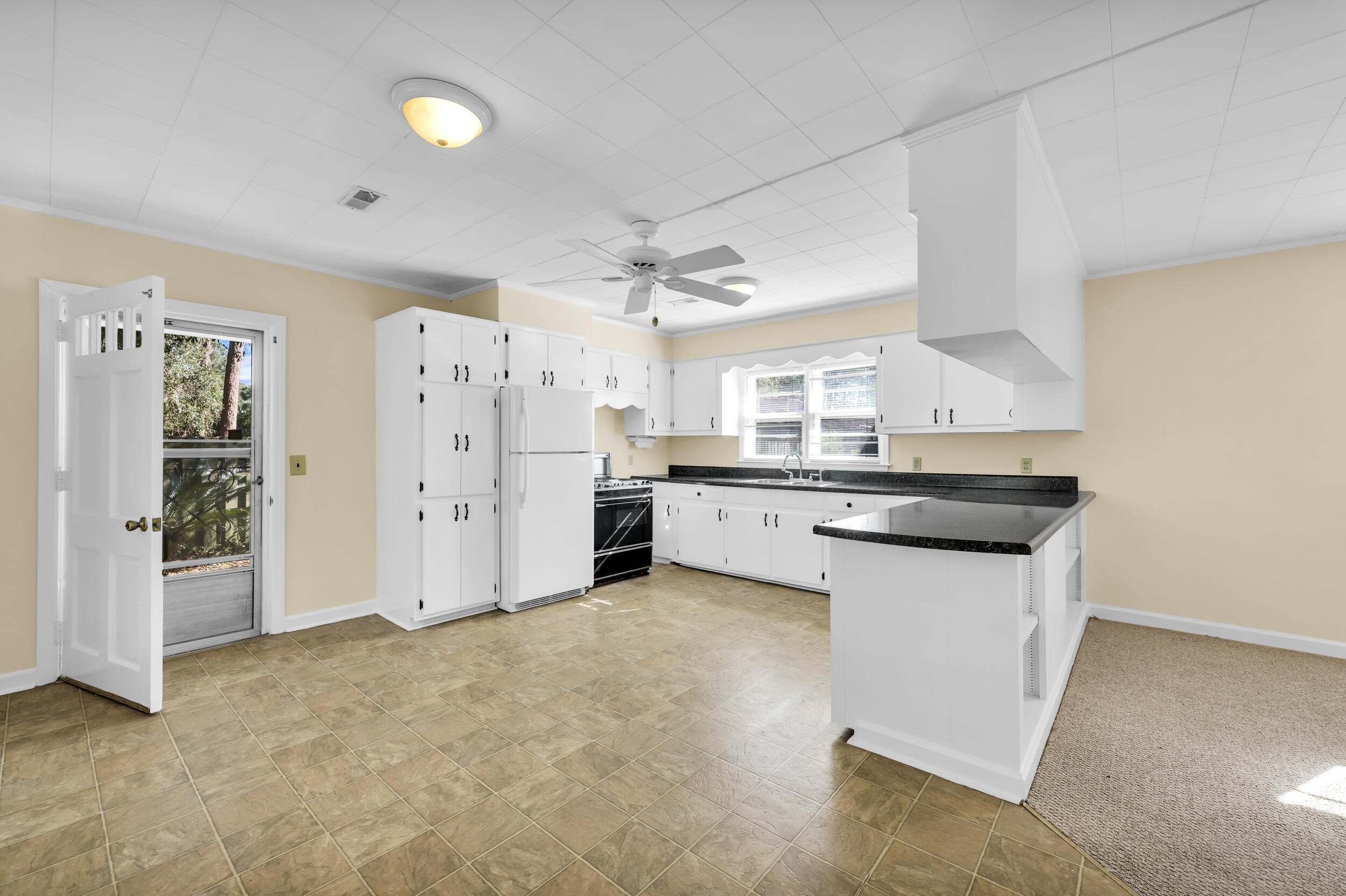 208 George Street Walterboro, SC 29488 - Photo 18 of 47 24_550a3133