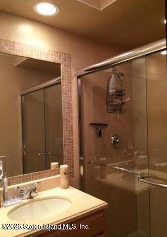 3871 Amboy Road, Unit 404 Staten Island, NY 10308 - Photo 9 of 17 a bathroom with a sink and a mirror