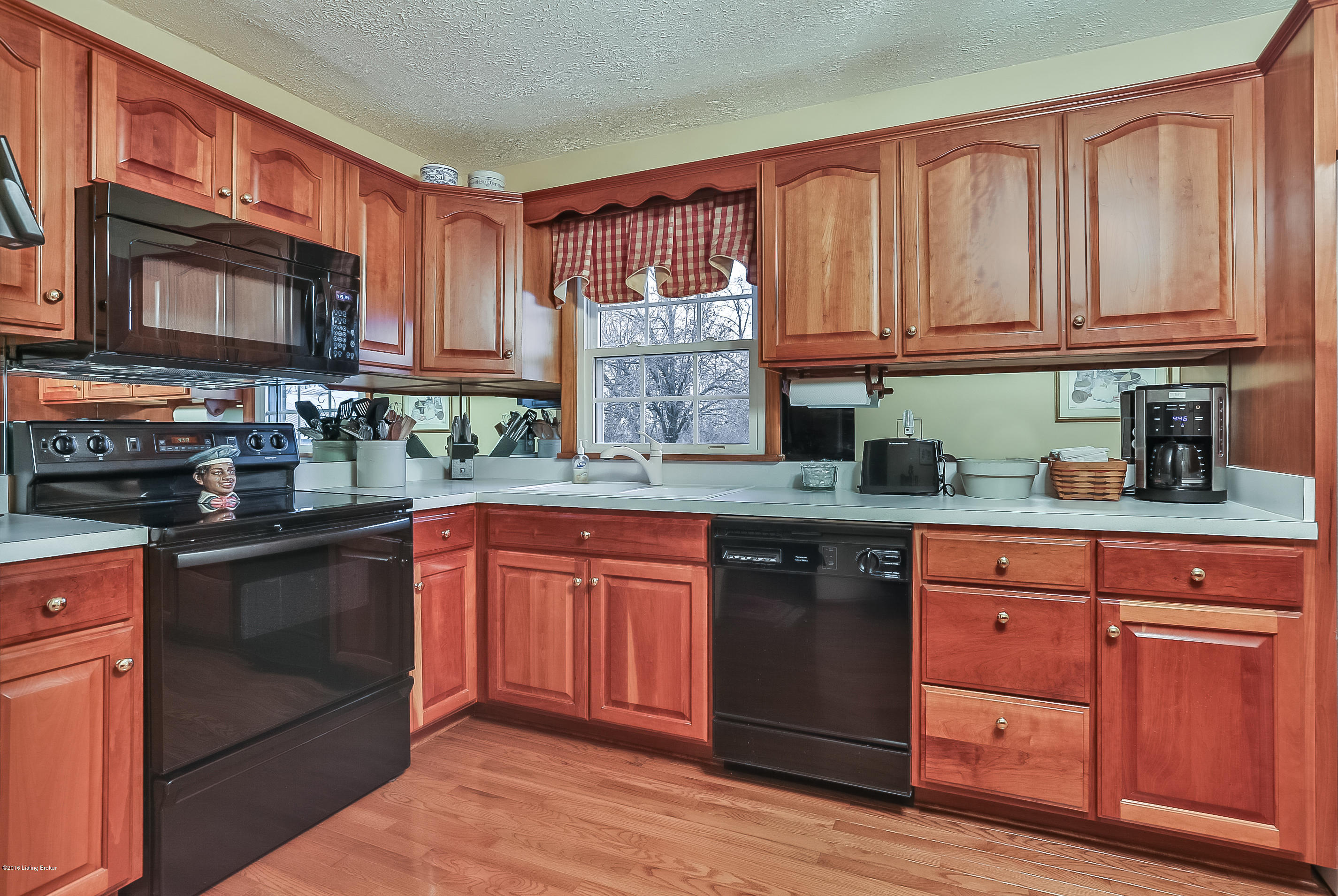 4428 Aiken Road Simpsonville, KY 40067 - Photo 6 of 47 Kitchen Cabinetry