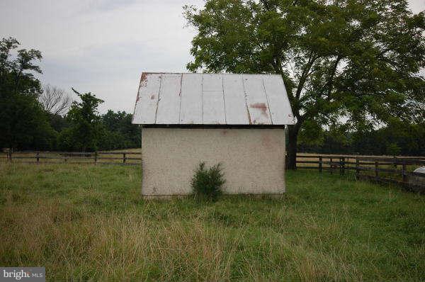5320 Turkey Run Road Warrenton, VA 20187 - Photo 14 of 16 a backyard of a house