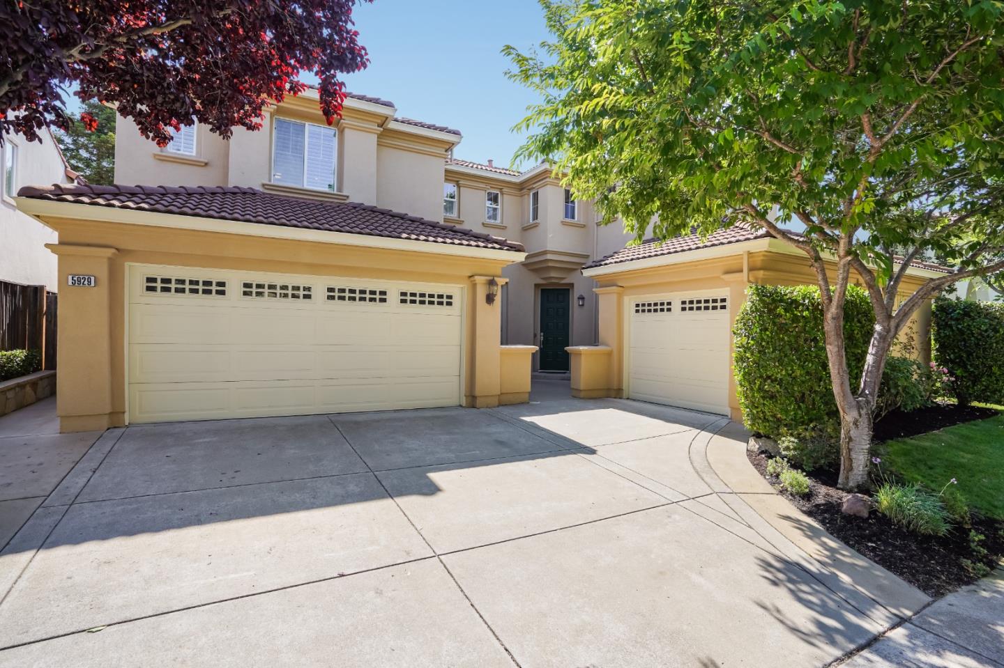 a view of a white building