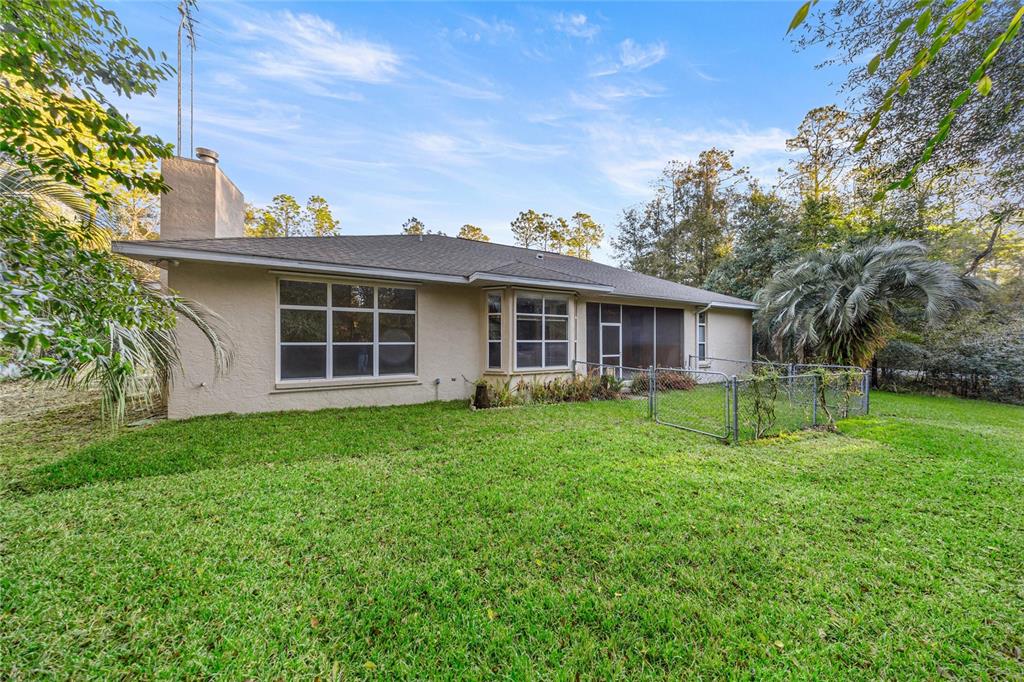 20698 Southwest 93rd Lane Road Dunnellon, FL 34431 - Photo 29 of 34 a view of a house with backyard and garden