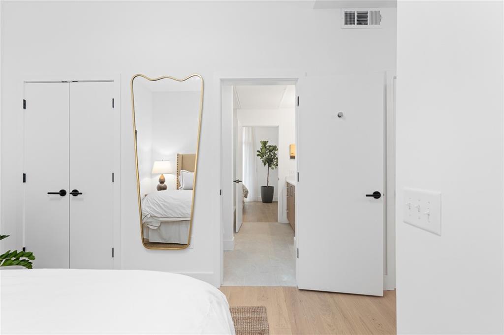 567 Ponce De Leon Avenue Northeast, Unit 321 Atlanta, GA 30308 - Photo 8 of 28 a en suite bathroom with a shower