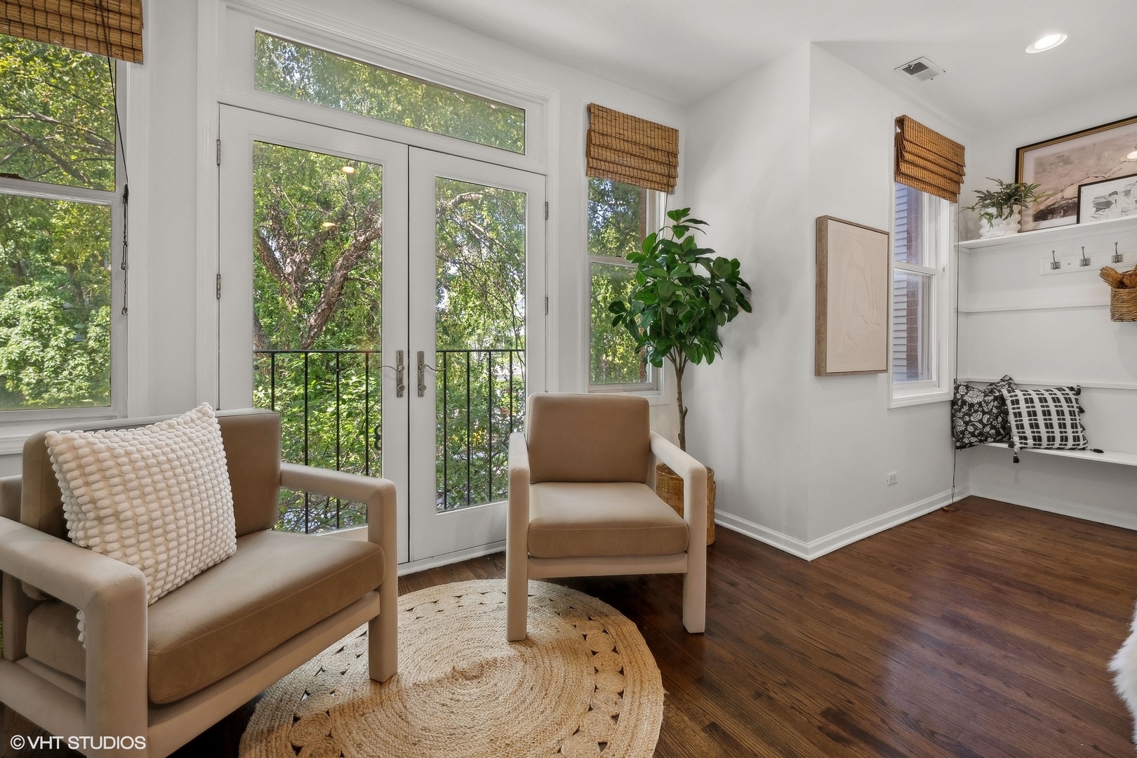 1511 West Oakdale Avenue, Unit 2 Chicago, IL 60657 - Photo 2 of 16