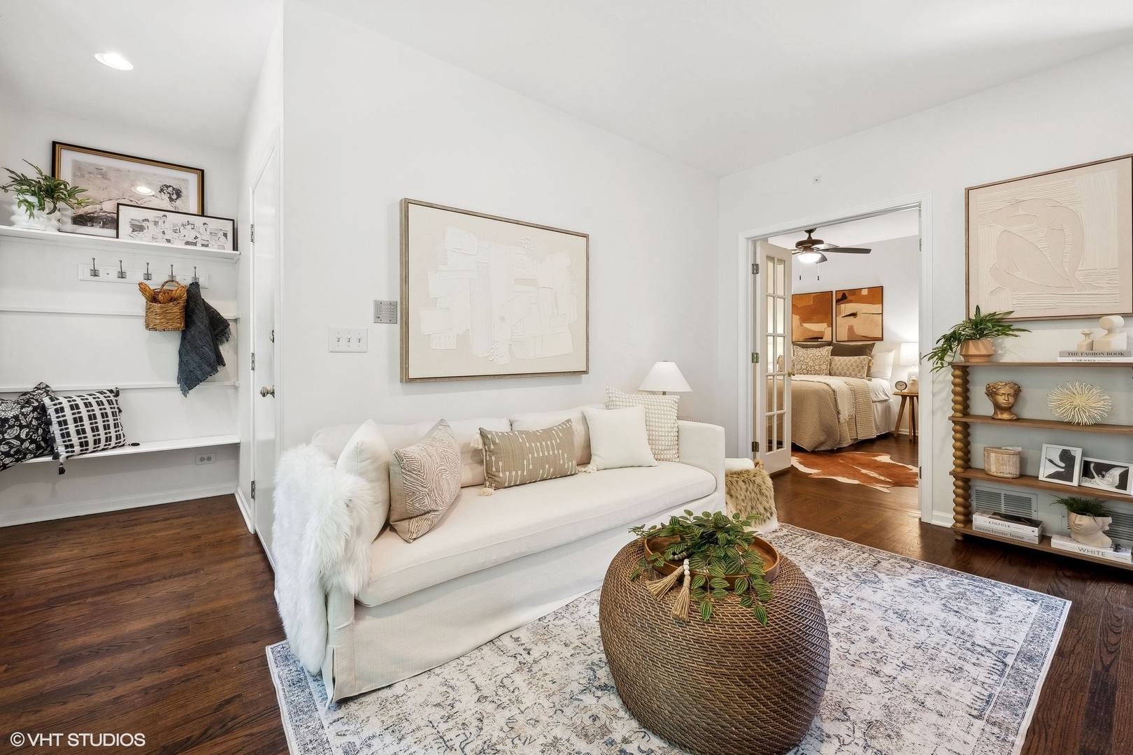 1511 West Oakdale Avenue, Unit 2 Chicago, IL 60657 - Photo 3 of 16