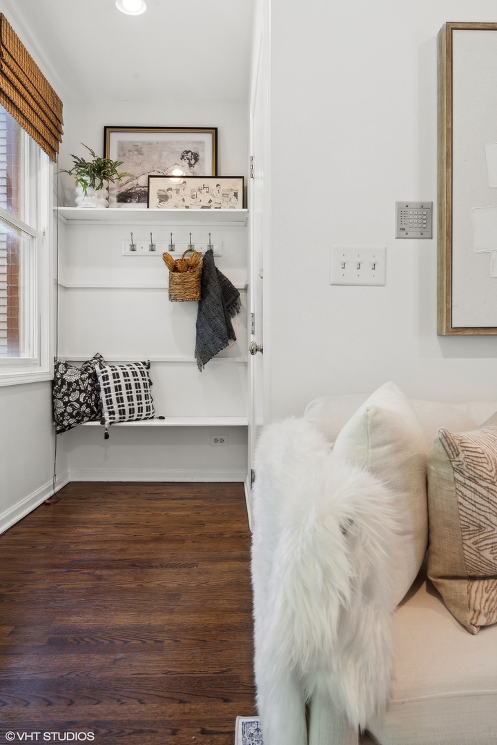 1511 West Oakdale Avenue, Unit 2 Chicago, IL 60657 - Photo 7 of 16