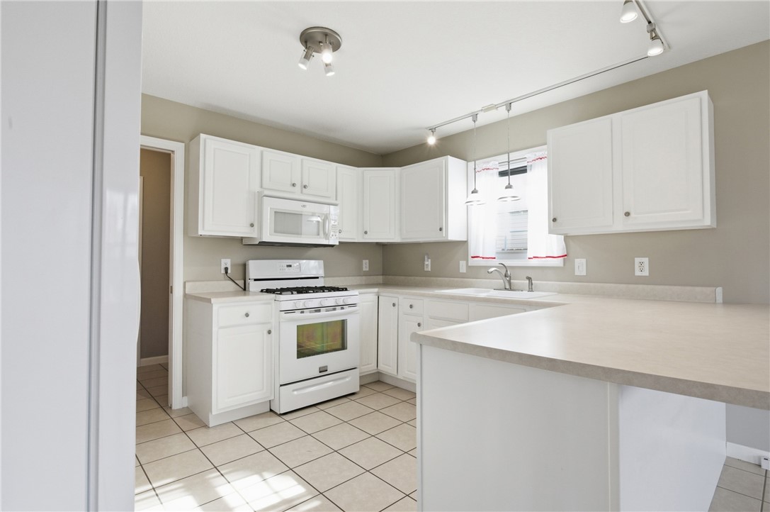 12 Ridgefield Lane Charleston, IL 61920 - Photo 8 of 12 Gallery Image 8