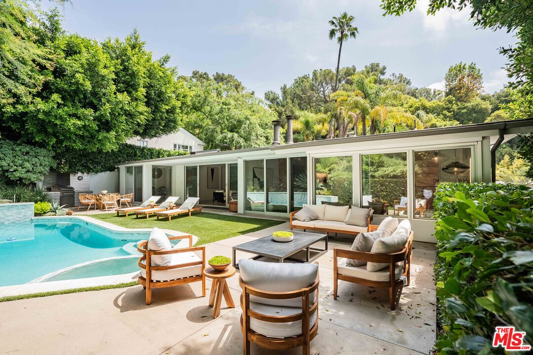 1577 N Doheny Dr, Los Angeles, CA 90069 | MLS #25540691 | Compass