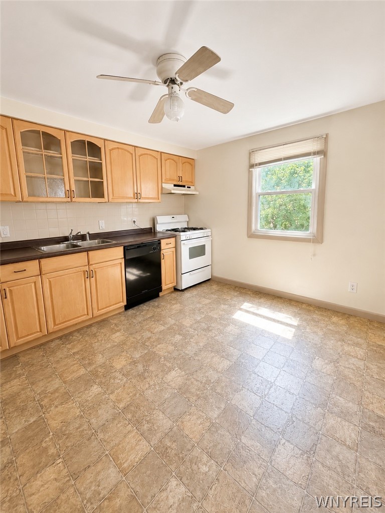 1 Robin Road Amherst, NY 14228 - Photo 5 of 15 Large Eat-in Kitchen