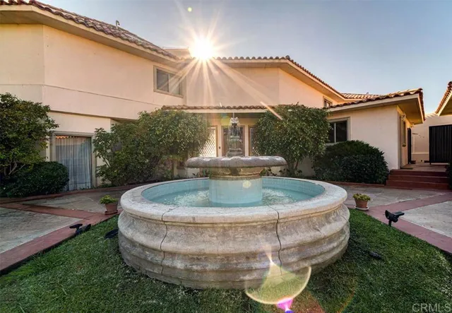 a view of a house with a backyard