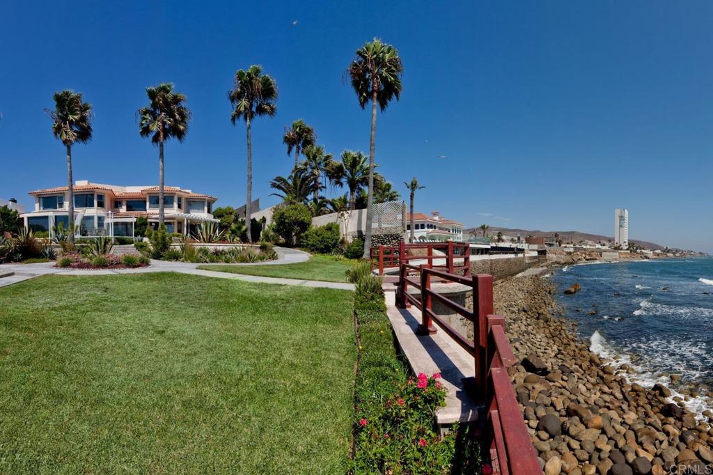 Tijuana-ensenada Transp Highway Sanger, CA 93657 - Photo 4 of 38 a view of a garden with a house