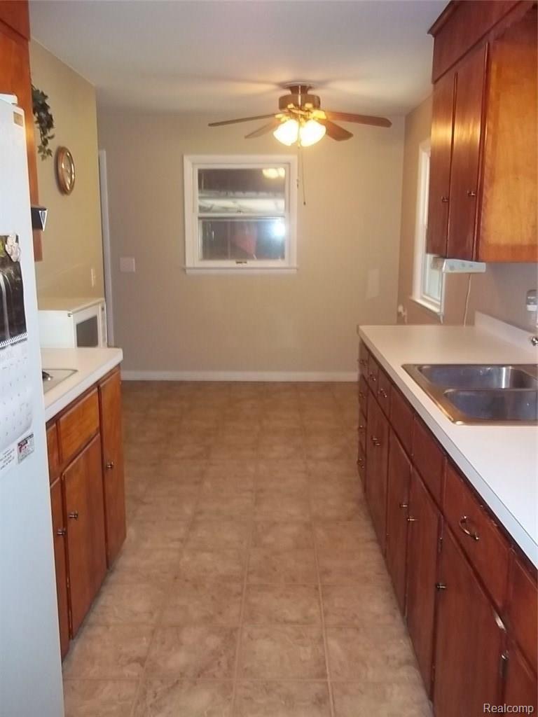 1450 Glen Road Howell, MI 48843 - Photo 11 of 31 Kitchen from Entry