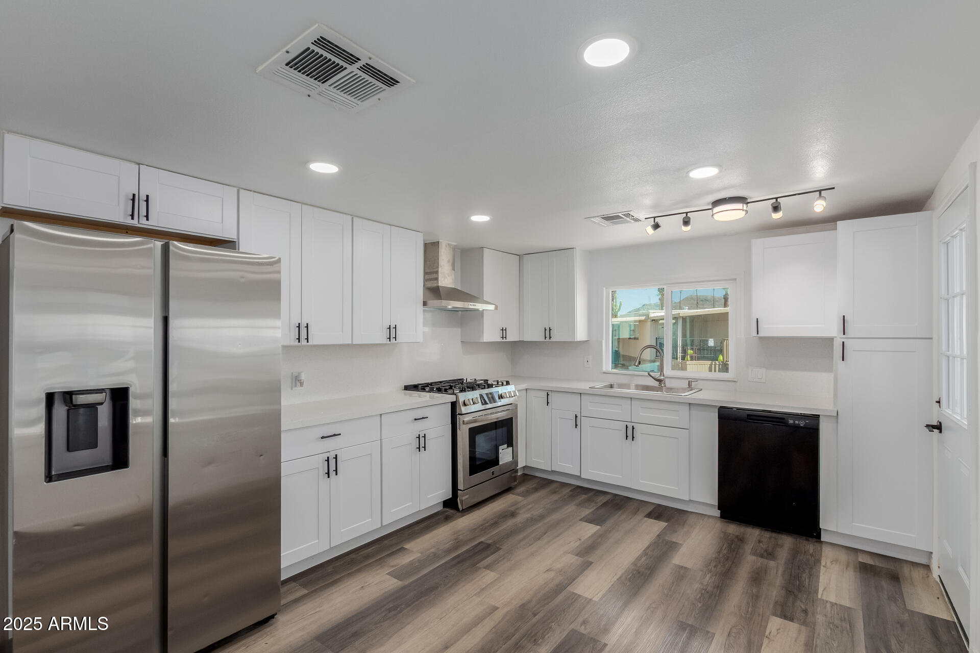 2050 West Dunlap Avenue, Unit D52 Phoenix, AZ 85021 - Photo 11 of 28 13 Dunlap