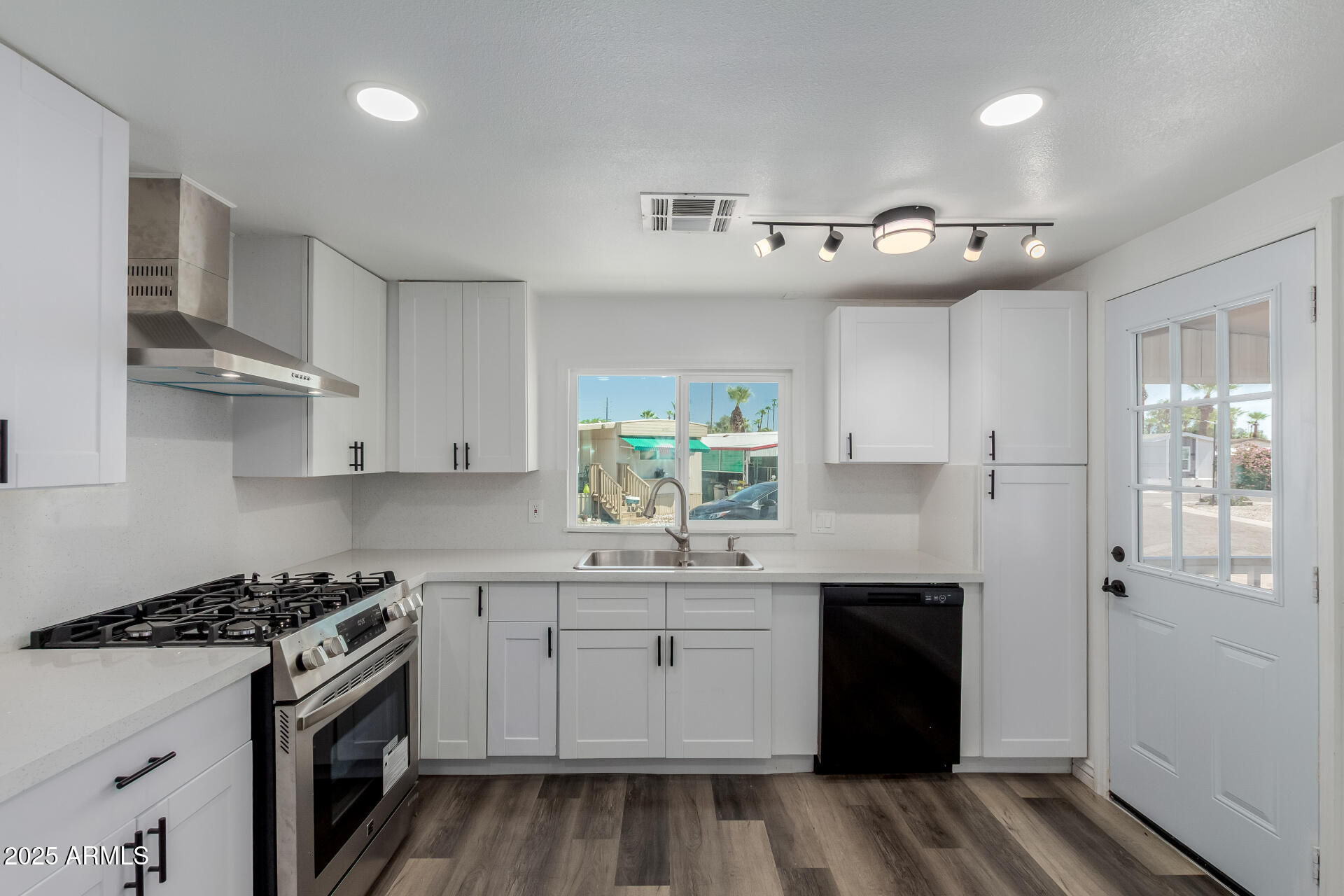 2050 West Dunlap Avenue, Unit D52 Phoenix, AZ 85021 - Photo 12 of 28 14 Dunlap