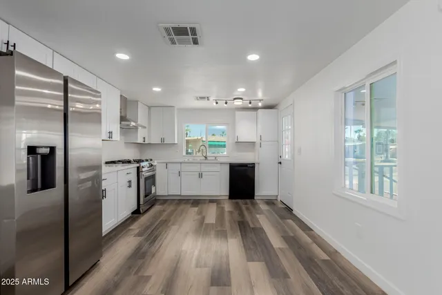 $60,000 | 2050 West Dunlap Avenue, Unit D52, Phoenix, AZ 85021