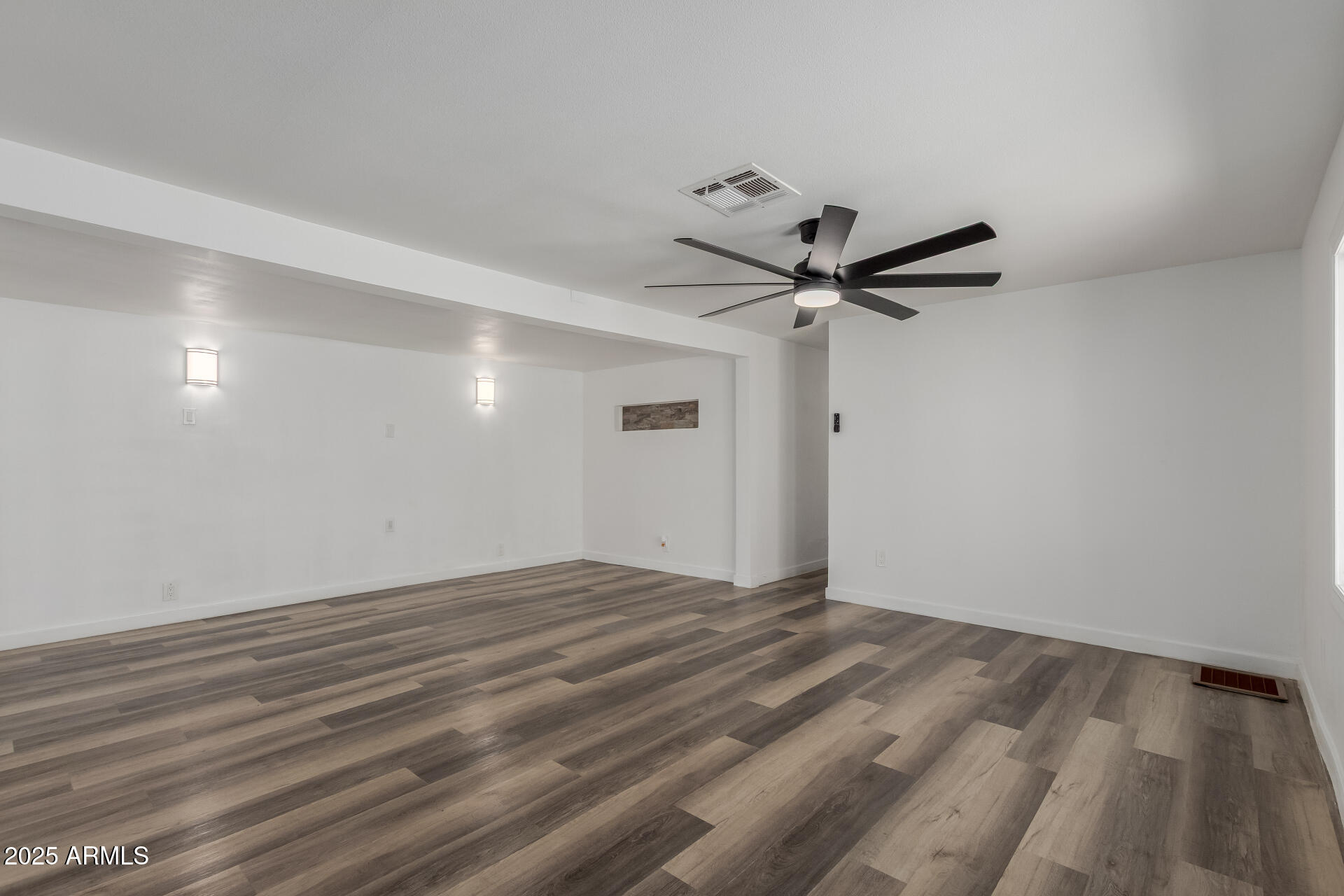 2050 West Dunlap Avenue, Unit D52 Phoenix, AZ 85021 - Photo 7 of 28 09 Dunlap