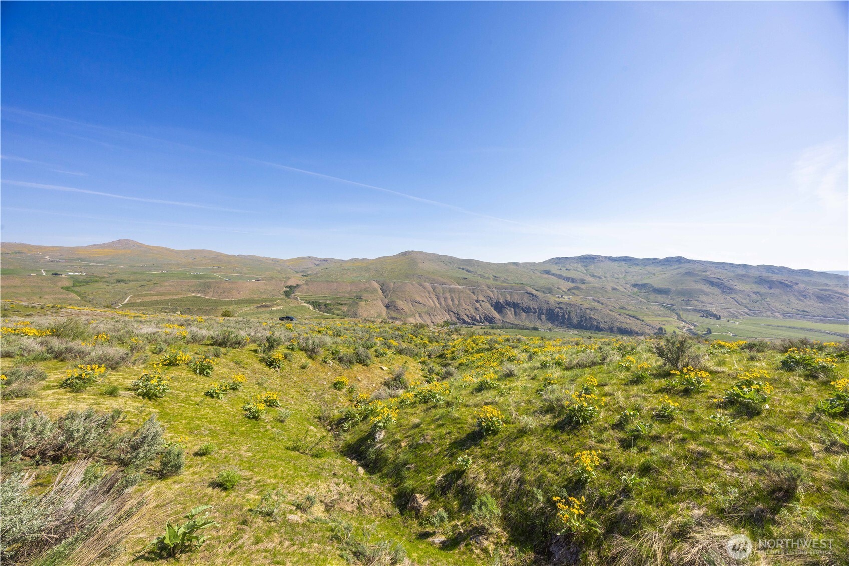 0 Goat Ridge, Unit 7 Pateros, WA 98846 - Photo 6 of 40 a view of an outdoor space and a mountain view