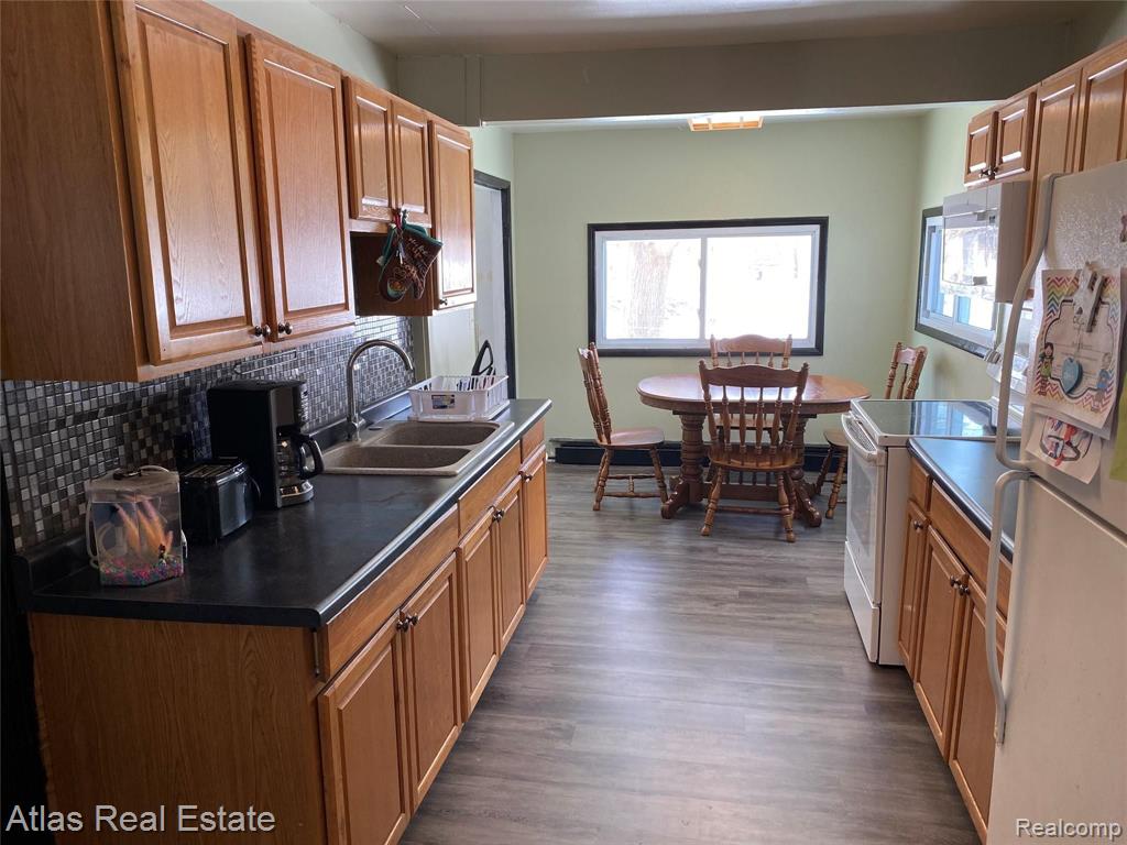 4118 South Center Road Burton, MI 48519 - Photo 4 of 12