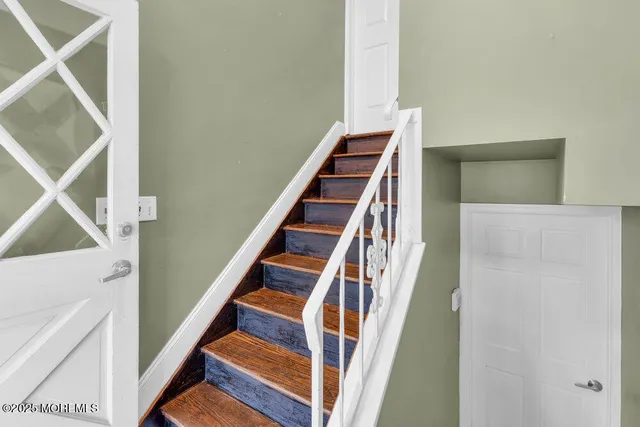 a view of entryway and hall