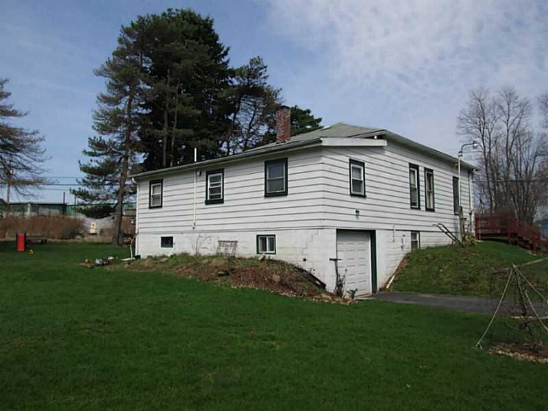 1108 Davis Butler, PA 16001 - Photo 4 of 14 Gallery Image 4