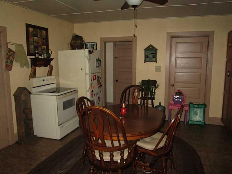 1108 Davis Butler, PA 16001 - Photo 10 of 14 Gallery Image 10