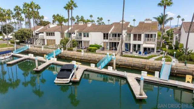 a view of residential houses with yard and lake view