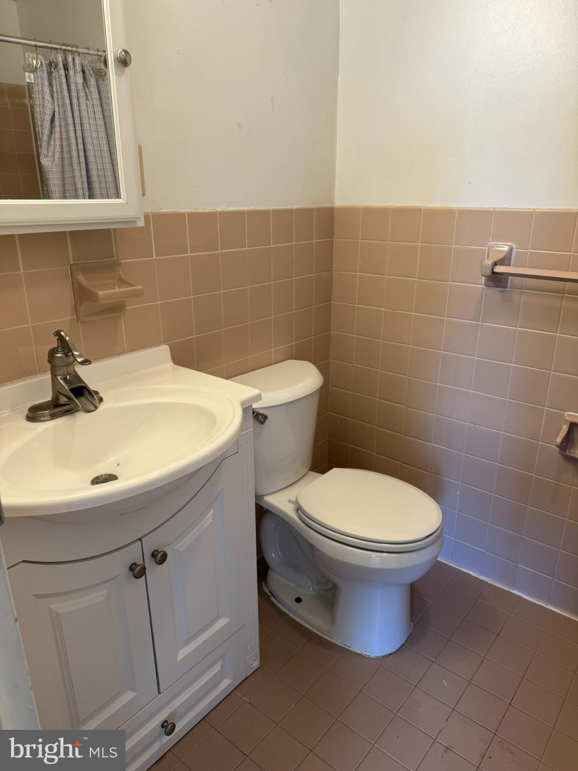 5340 Holmes Run Parkway, Unit 1215 Alexandria, VA 22304 - Photo 11 of 14 a bathroom with a sink toilet and a mirror