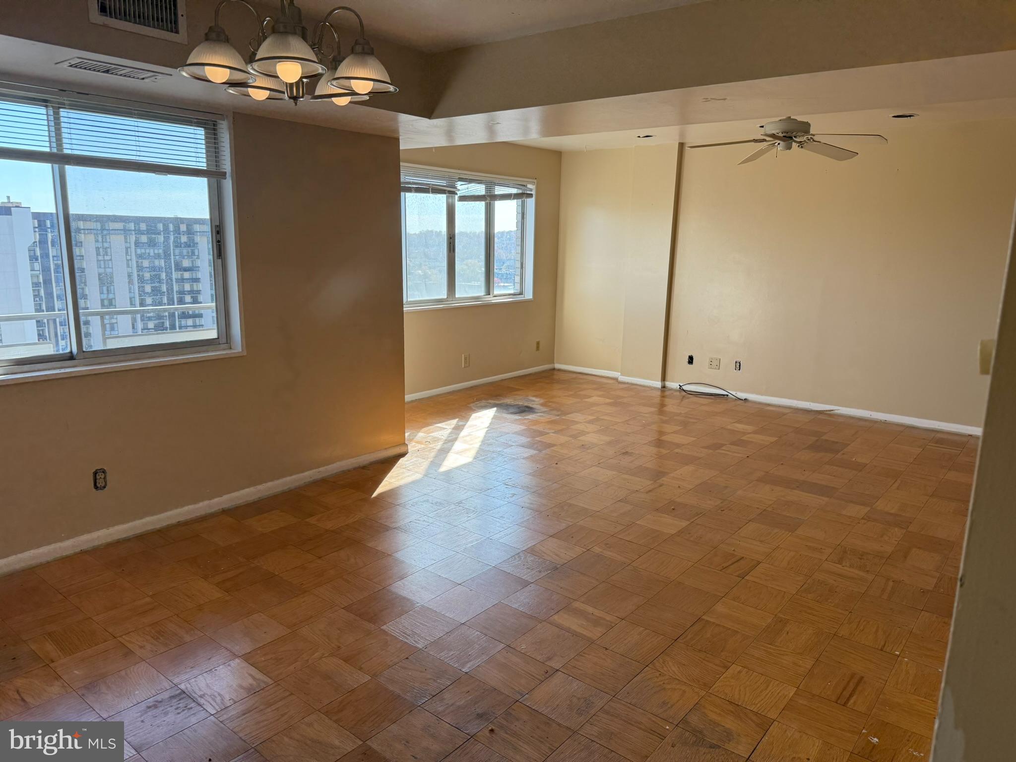 5340 Holmes Run Parkway, Unit 1215 Alexandria, VA 22304 - Photo 5 of 14 a view of an empty room with a window