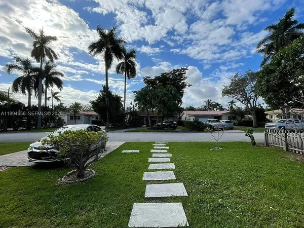 $4,950 | 1143 Lincoln Street, Hollywood, FL 33019