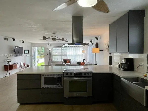 $4,950 | 1143 Lincoln Street, Hollywood, FL 33019