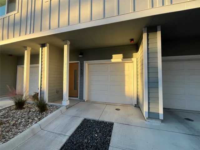 a view of a entrance of the house