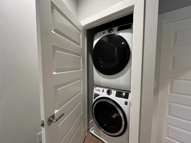 a close up view of a washer and dryer