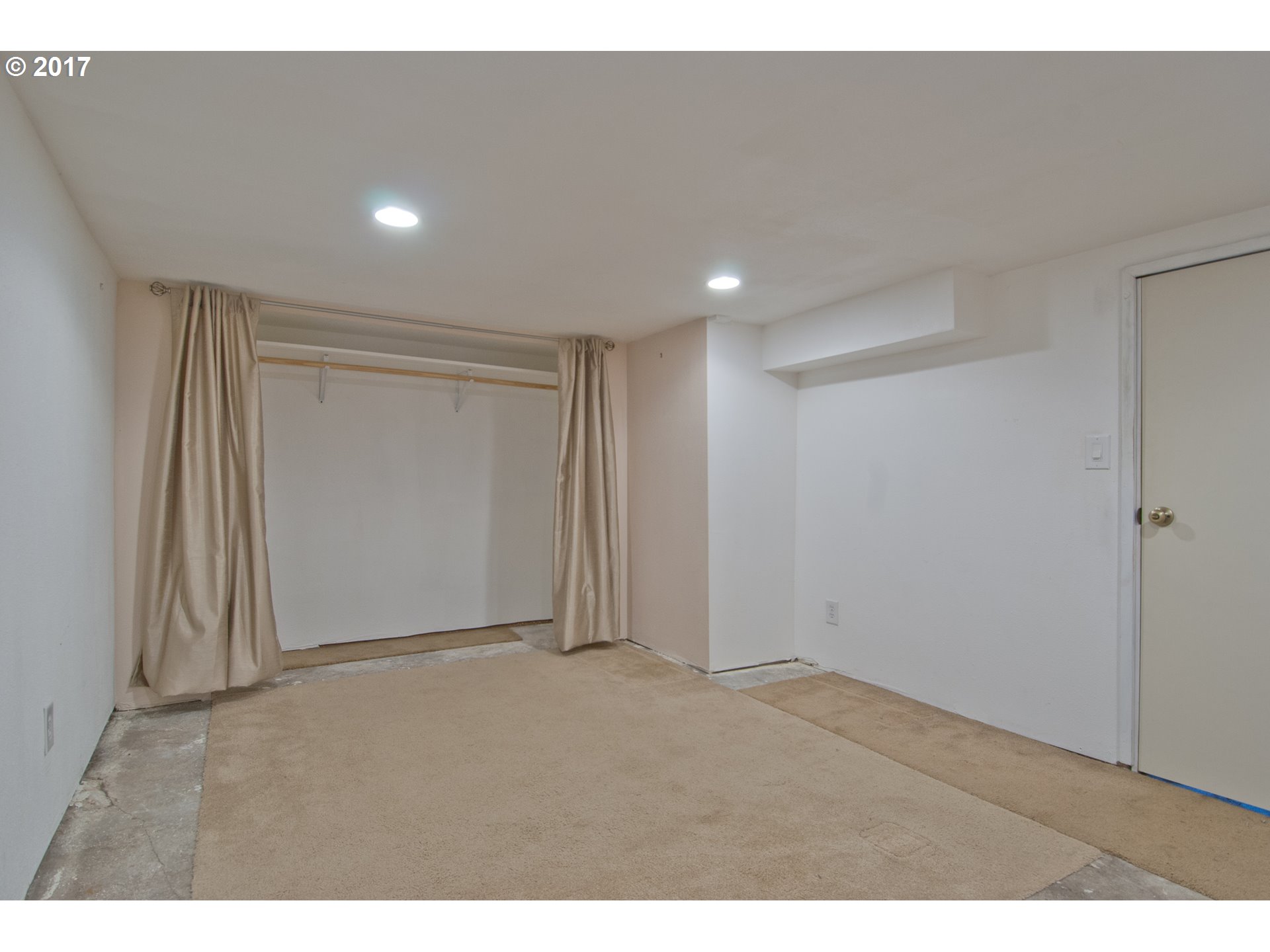 13463 Southeast Foster Road Portland, OR 97236 - Photo 11 of 18 Gallery Image 11
