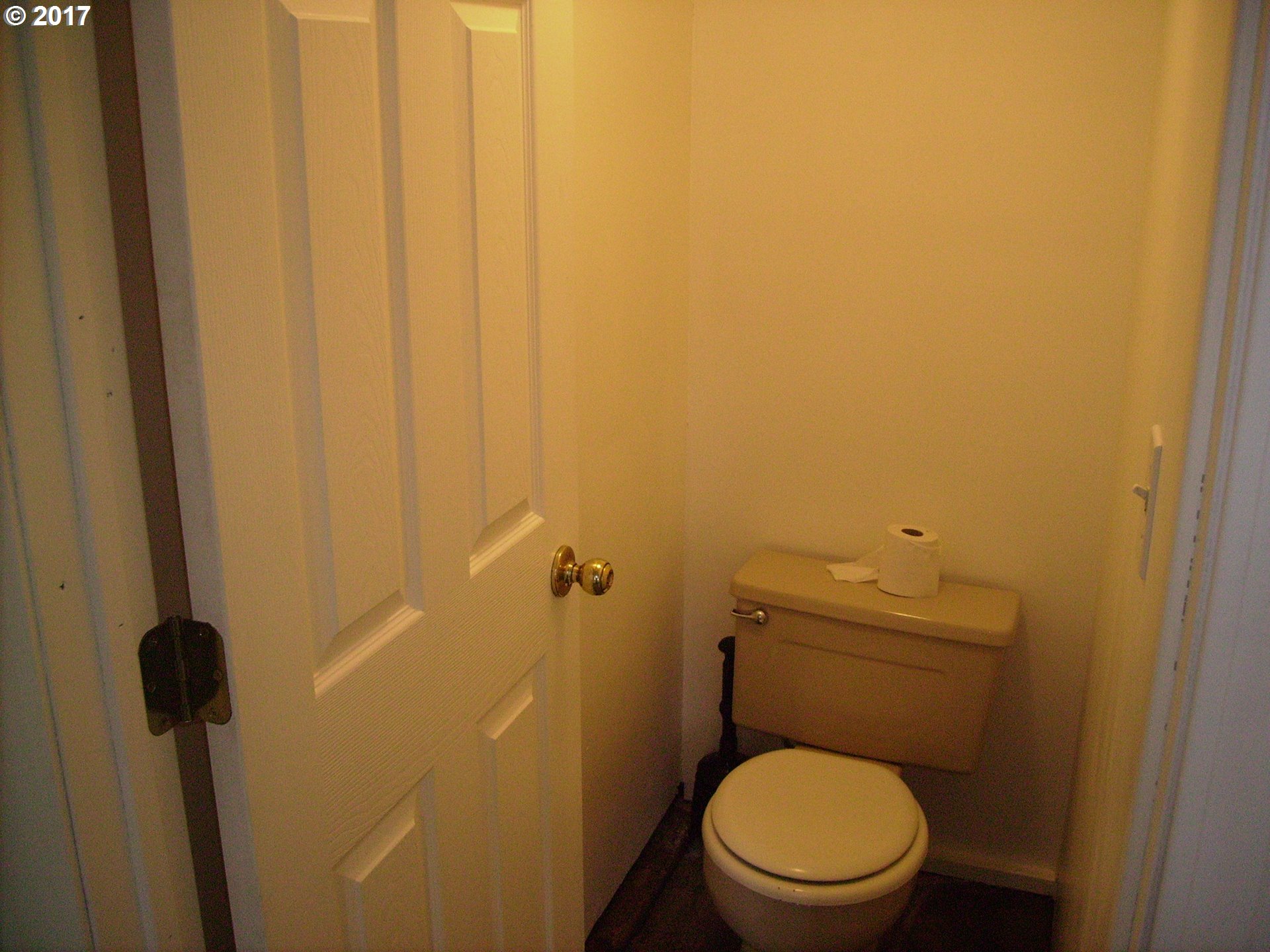 13463 Southeast Foster Road Portland, OR 97236 - Photo 17 of 18 Gallery Image 17