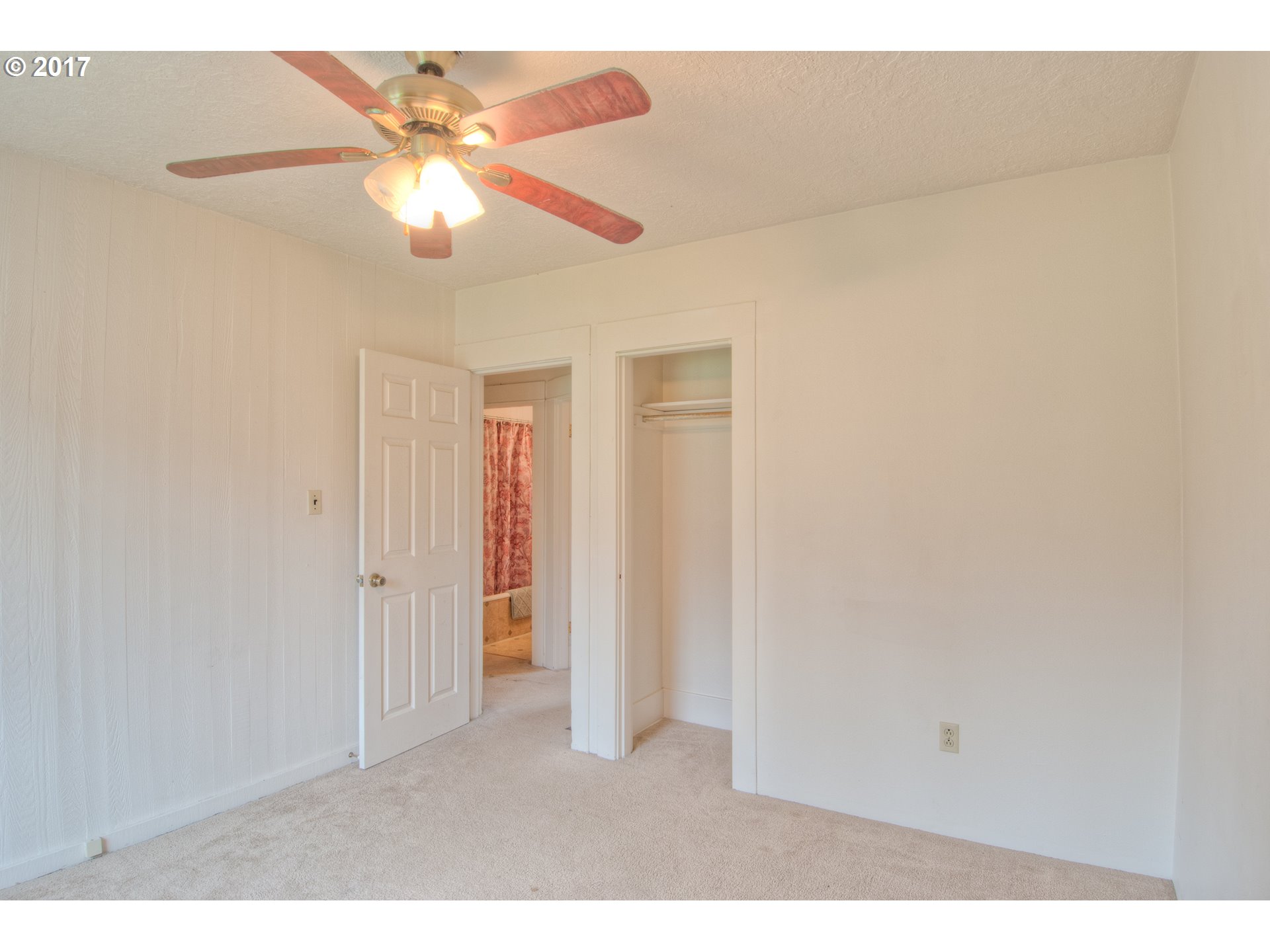13463 Southeast Foster Road Portland, OR 97236 - Photo 8 of 18 Gallery Image 8