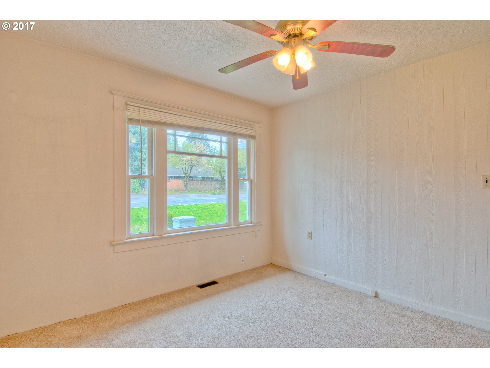 13463 Southeast Foster Road Portland, OR 97236 - Photo 9 of 18 Gallery Image 9