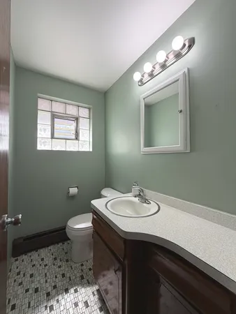 $1,750 | 6637 South Whipple Street, Unit 2, Chicago, IL 60629