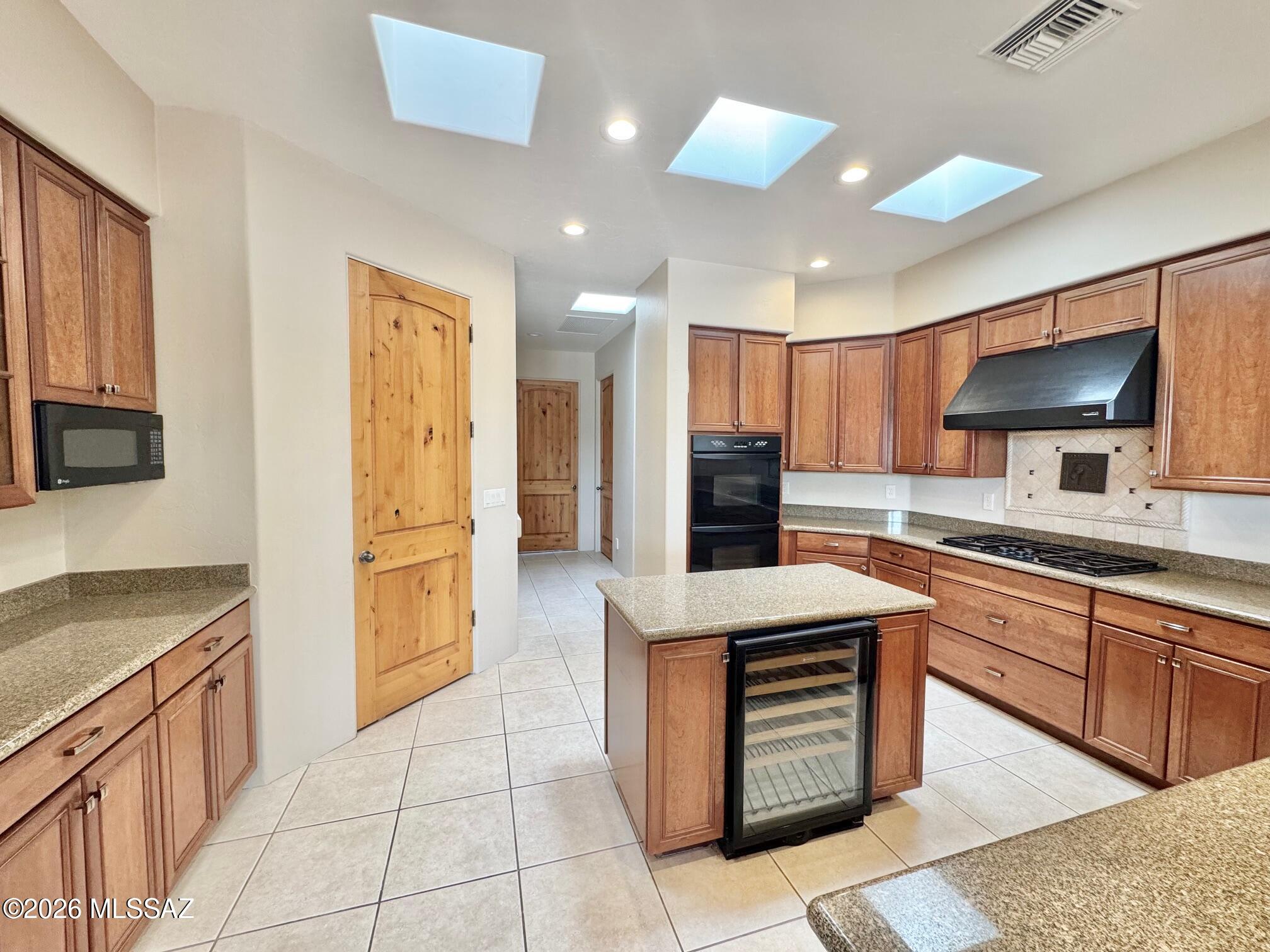 16781 Sycamore Ridge Trail Vail, AZ 85641 - Photo 10 of 50 Gournet kitchen with 42" upper cabinets for storage galore