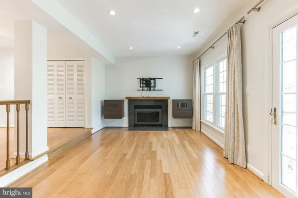 $3,100 | 2907 A South Woodstock Street, Arlington, VA 22206