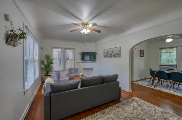 $1,495 | 311 West Lullwood Avenue, San Antonio, TX 78212