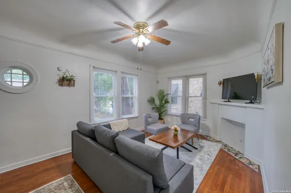 $1,495 | 311 West Lullwood Avenue, San Antonio, TX 78212