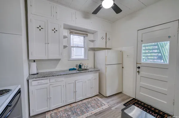 $1,495 | 311 West Lullwood Avenue, San Antonio, TX 78212