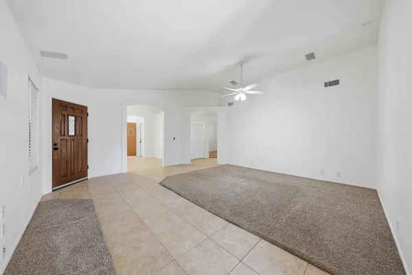 $2,395 | 18837 North 43rd Place, Phoenix, AZ 85050