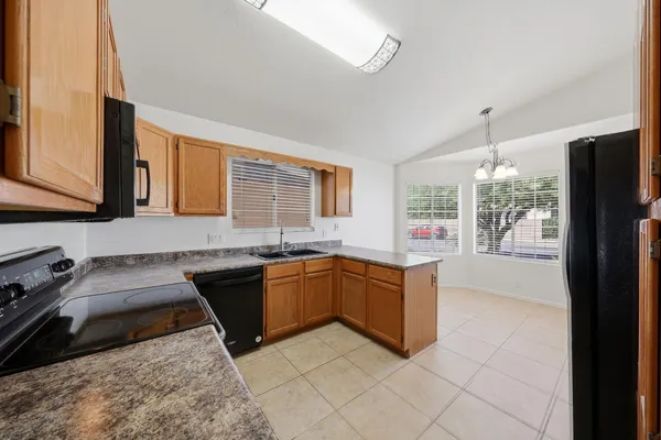 $2,395 | 18837 North 43rd Place, Phoenix, AZ 85050